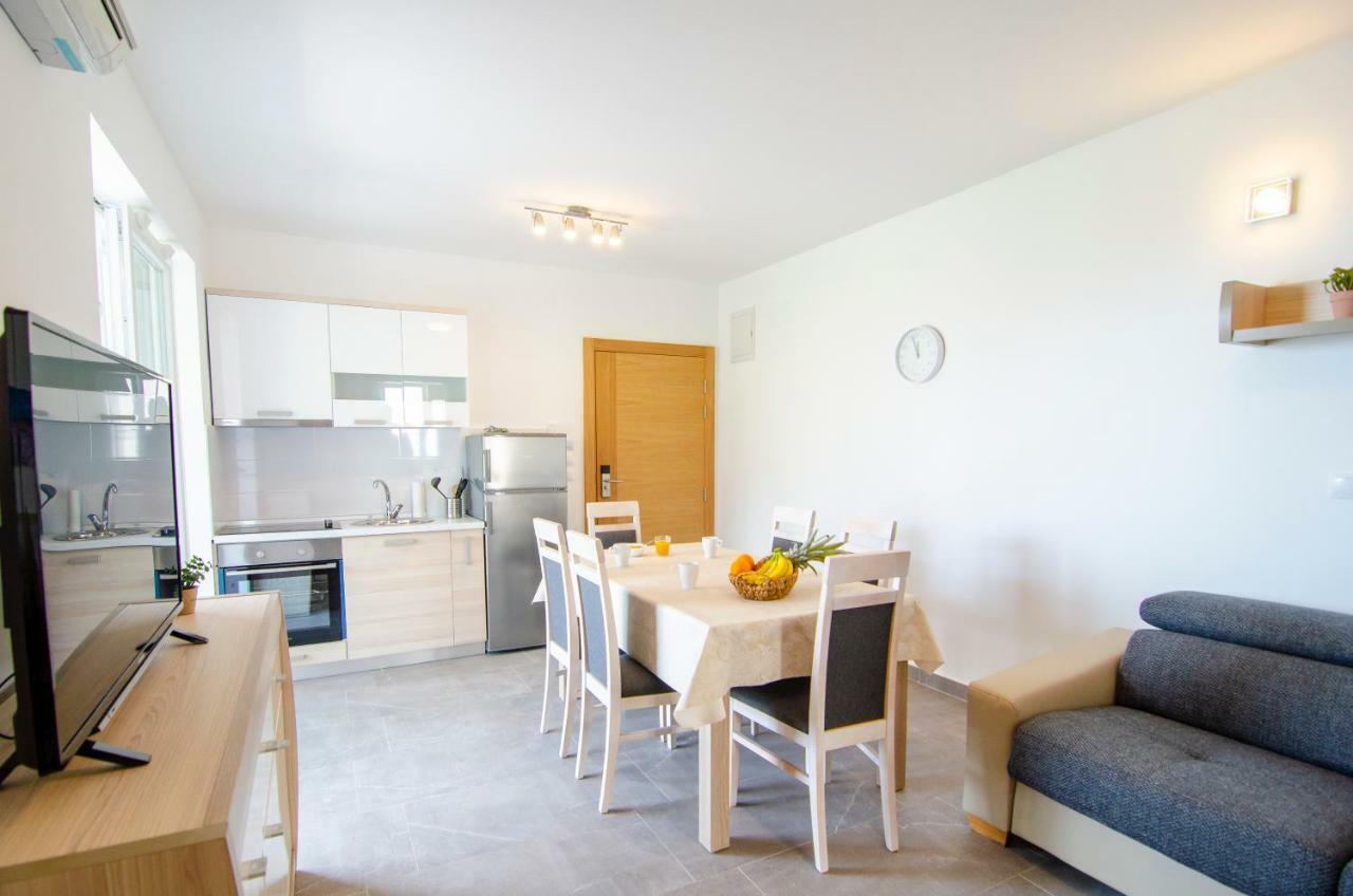 Apartments Sara 3 Μπολ Εξωτερικό φωτογραφία