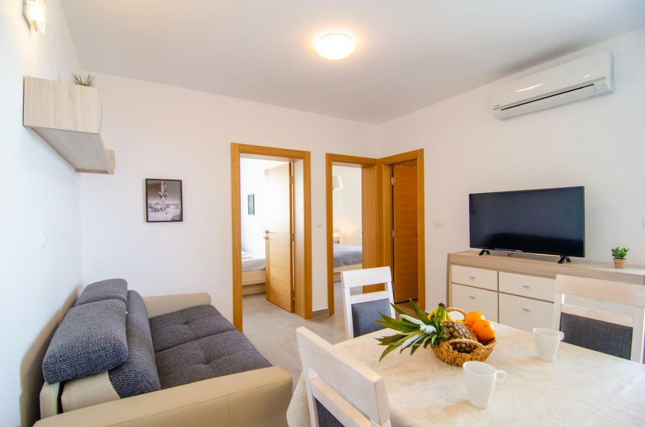 Apartments Sara 3 Μπολ Εξωτερικό φωτογραφία