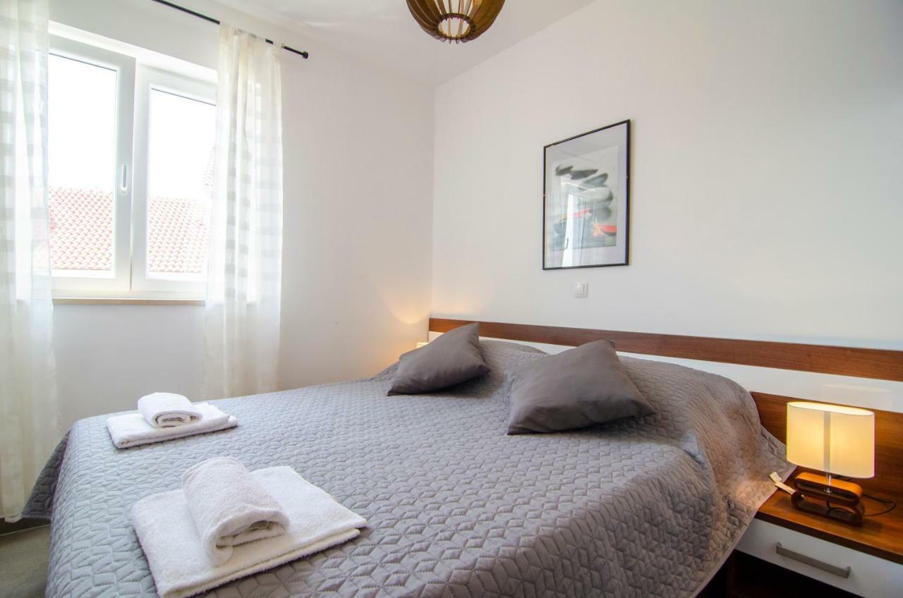 Apartments Sara 3 Μπολ Εξωτερικό φωτογραφία