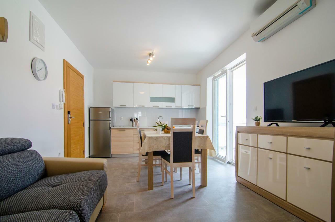 Apartments Sara 3 Μπολ Εξωτερικό φωτογραφία