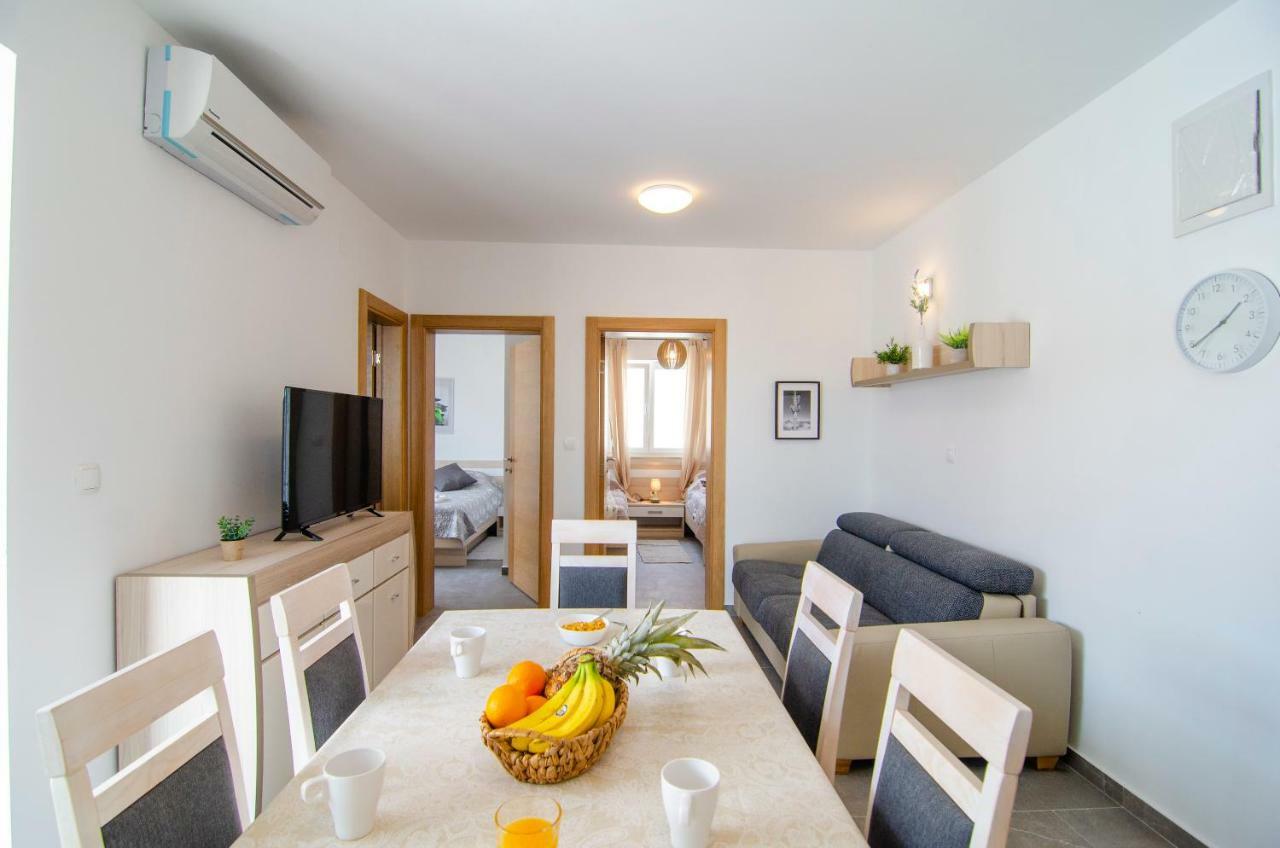 Apartments Sara 3 Μπολ Εξωτερικό φωτογραφία