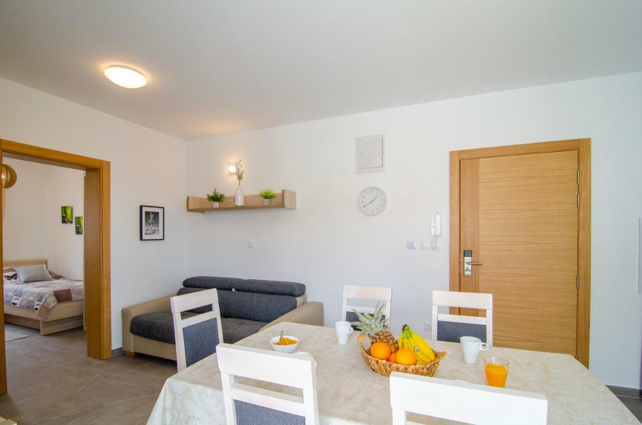Apartments Sara 3 Μπολ Εξωτερικό φωτογραφία