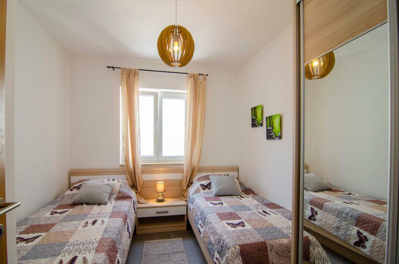 Apartments Sara 3 Μπολ Εξωτερικό φωτογραφία