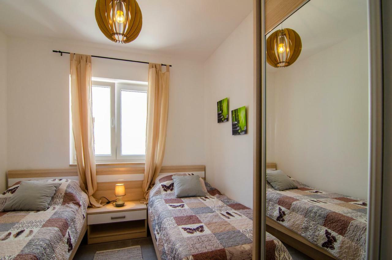 Apartments Sara 3 Μπολ Εξωτερικό φωτογραφία