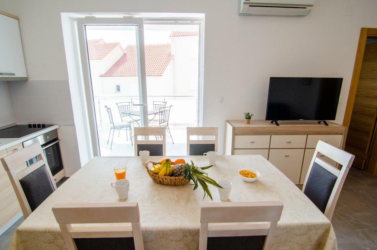 Apartments Sara 3 Μπολ Εξωτερικό φωτογραφία